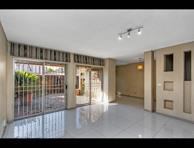 3 BEDROOM DUPLEX FOR SALE IN BRAMLEY NORTH